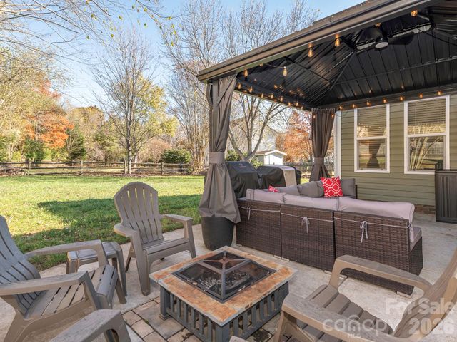 3930 Huntmeadow Drive, Charlotte, NC 28269