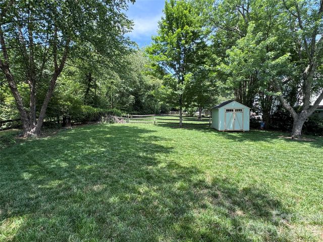 3930 Huntmeadow Drive, Charlotte, NC 28269