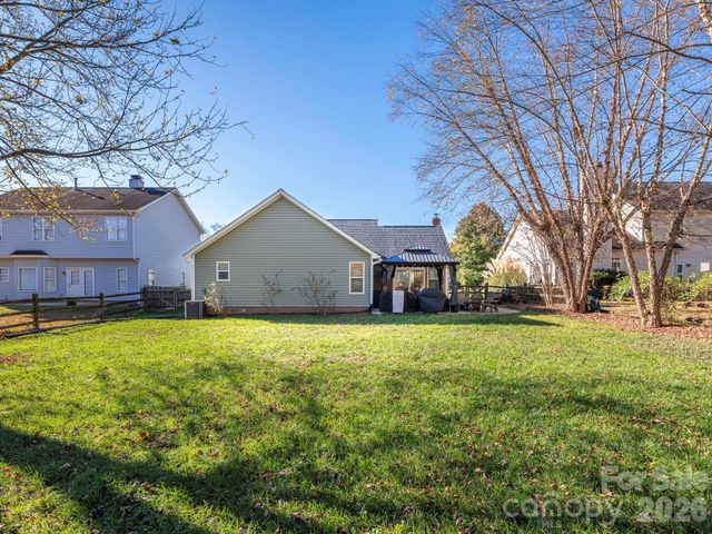 3930 Huntmeadow Drive, Charlotte, NC 28269