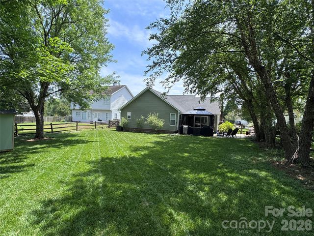 3930 Huntmeadow Drive, Charlotte, NC 28269