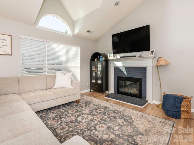 3930 Huntmeadow Drive, Charlotte, NC 28269