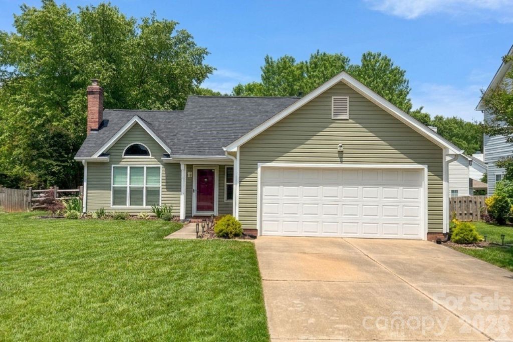 3930 Huntmeadow Drive, Charlotte, NC 28269
