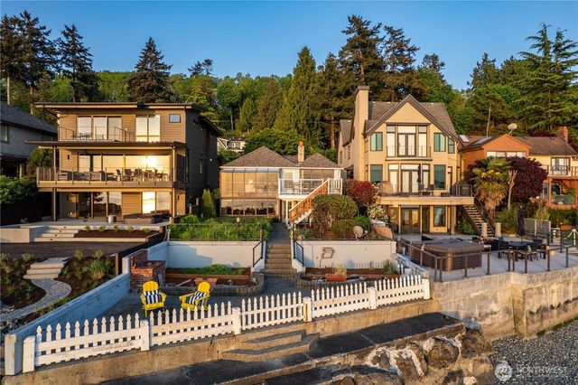 5637 Beach Drive SW, Seattle, WA 98136