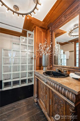 5637 Beach Drive SW, Seattle, WA 98136