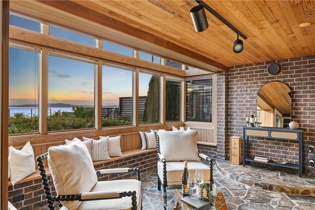 5637 Beach Drive SW, Seattle, WA 98136