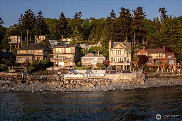 5637 Beach Drive SW, Seattle, WA 98136