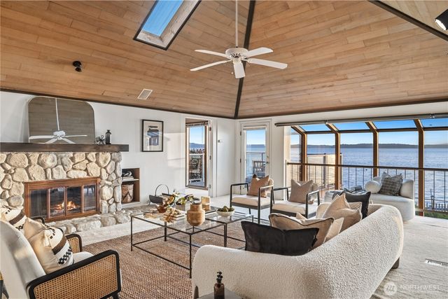 5637 Beach Drive SW, Seattle, WA 98136