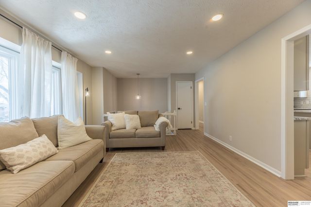 13593 Walnut Street, Omaha, NE 68144