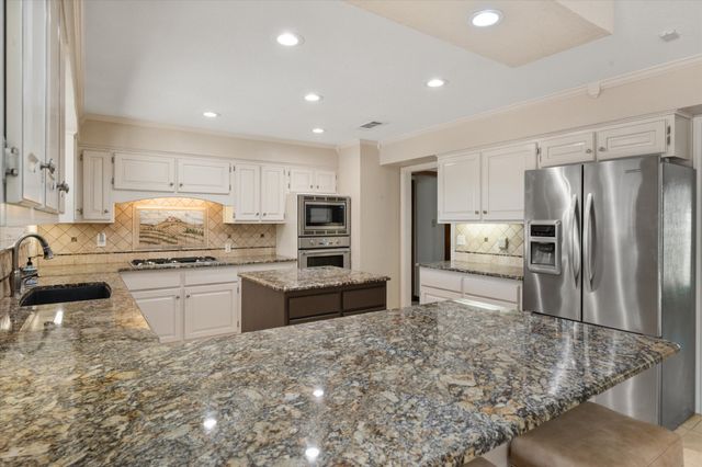 8111 Russell Curry Road, Arlington, TX 76001