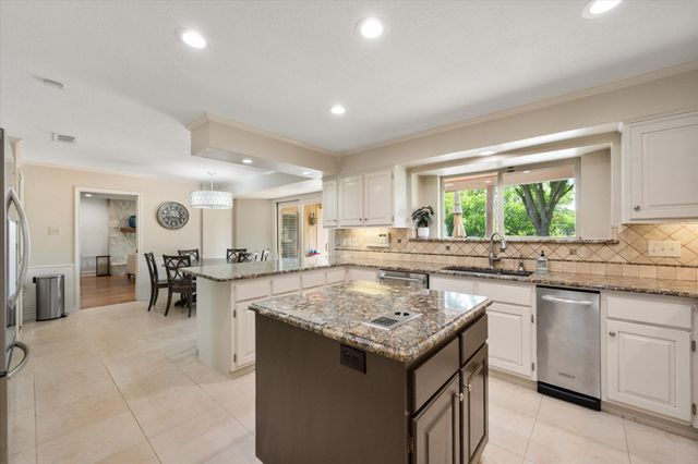 8111 Russell Curry Road, Arlington, TX 76001