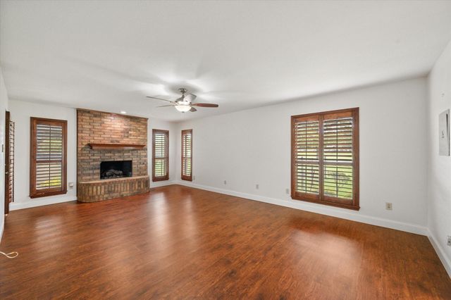 8111 Russell Curry Road, Arlington, TX 76001