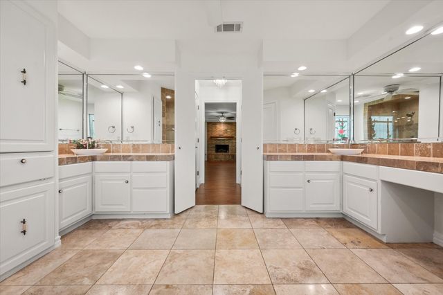 8111 Russell Curry Road, Arlington, TX 76001