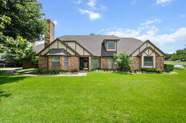 8111 Russell Curry Road, Arlington, TX 76001