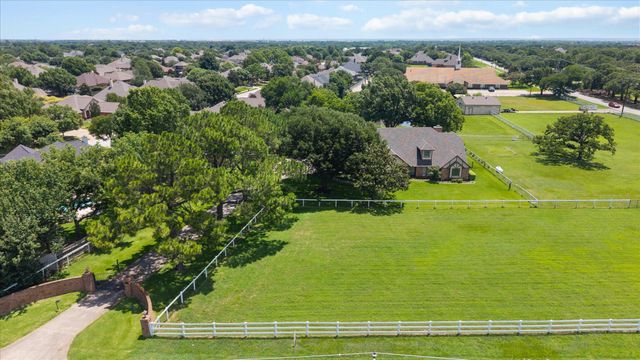 8111 Russell Curry Road, Arlington, TX 76001