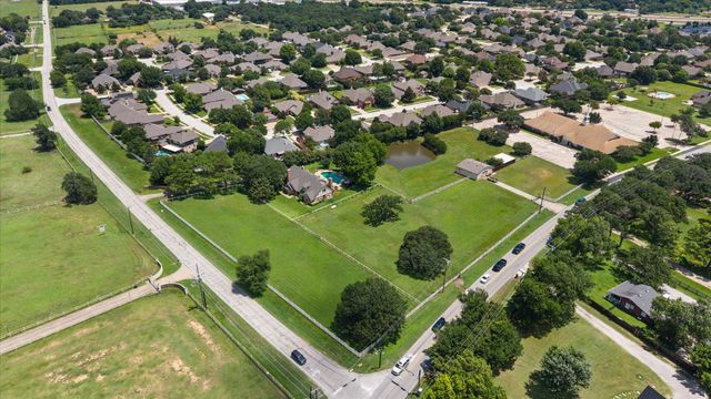 8111 Russell Curry Road, Arlington, TX 76001
