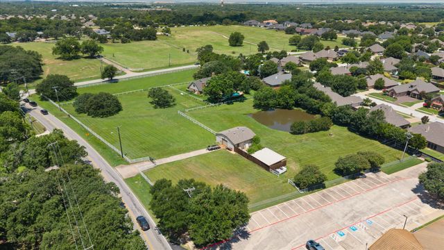 8111 Russell Curry Road, Arlington, TX 76001