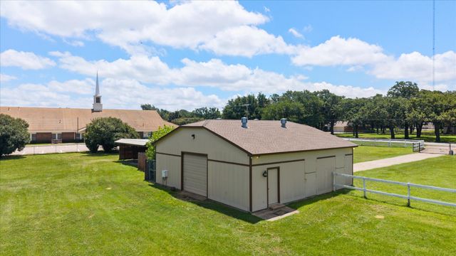 8111 Russell Curry Road, Arlington, TX 76001