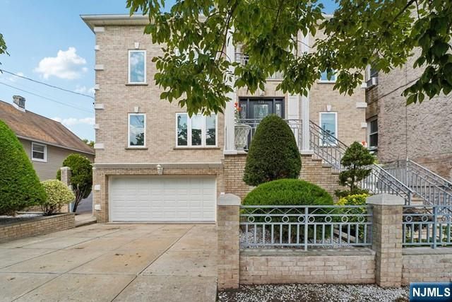 735 Golden Avenue, Secaucus, NJ 07094