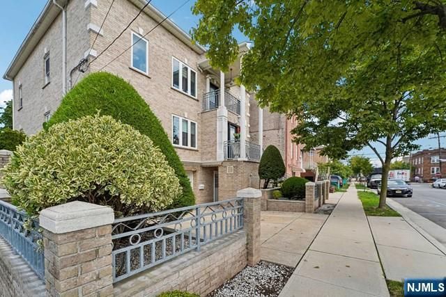 735 Golden Avenue, Secaucus, NJ 07094