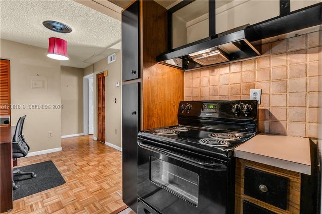 7110 Fairway Drive L12, Miami Lakes, FL 33014