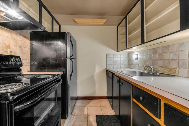 7110 Fairway Drive L12, Miami Lakes, FL 33014