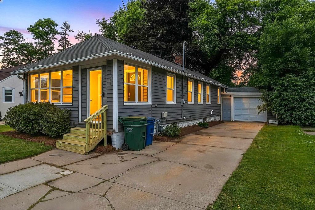 1341 MCCORMICK STREET, Green Bay, WI 54301