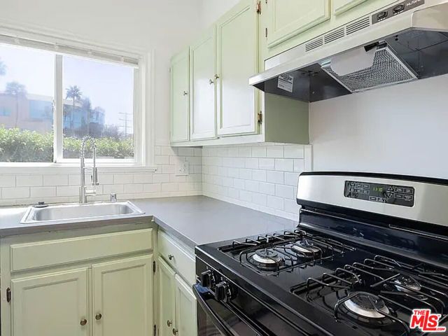 710 N Van Ness Avenue, Los Angeles, CA 90038