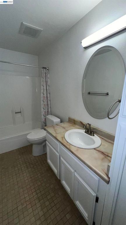 Image 18 of property listing at 5455 Kirkwood Dr C8, Concord, CA 94521