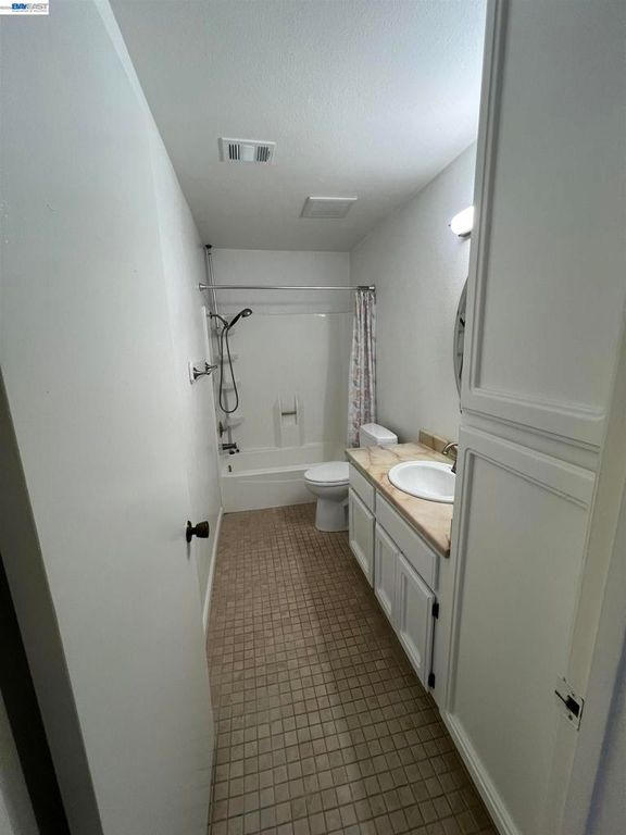 Image 19 of property listing at 5455 Kirkwood Dr C8, Concord, CA 94521