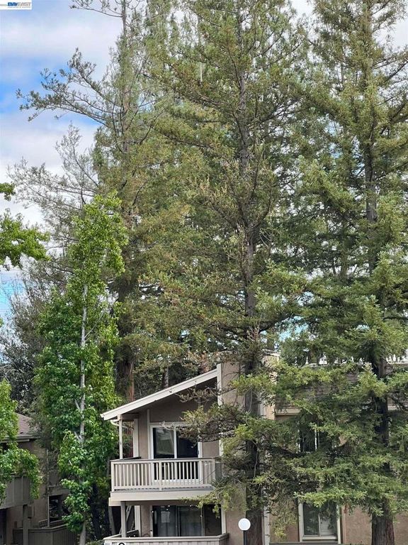 Image 2 of property listing at 5455 Kirkwood Dr C8, Concord, CA 94521