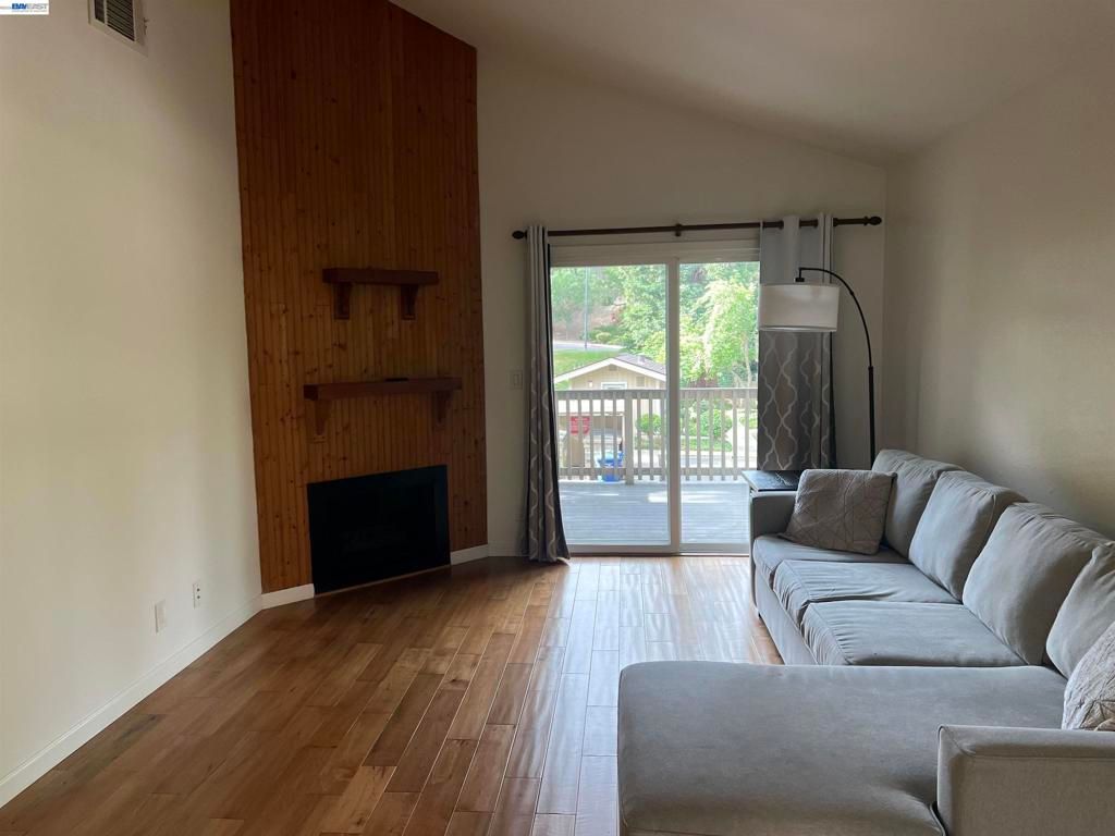 Image 6 of property listing at 5455 Kirkwood Dr C8, Concord, CA 94521