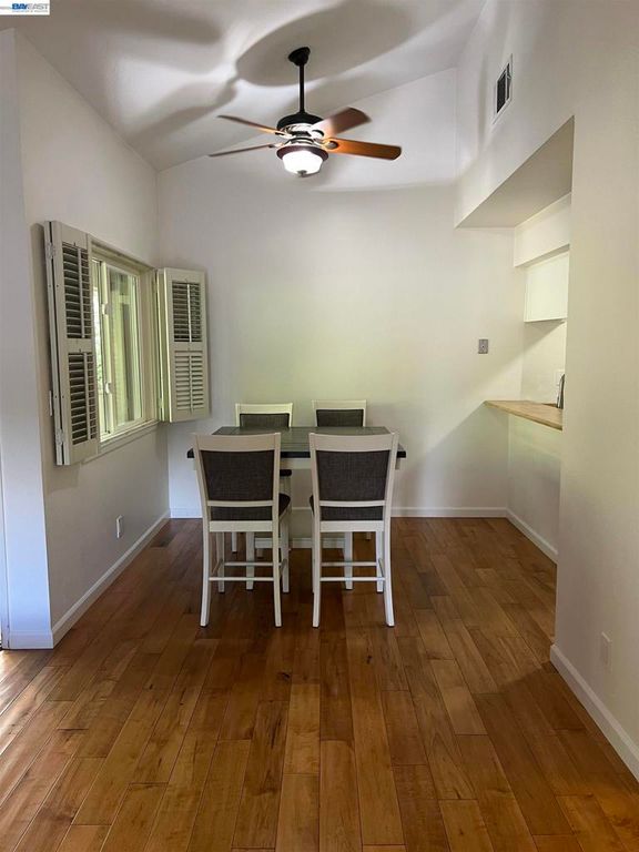 Image 7 of property listing at 5455 Kirkwood Dr C8, Concord, CA 94521