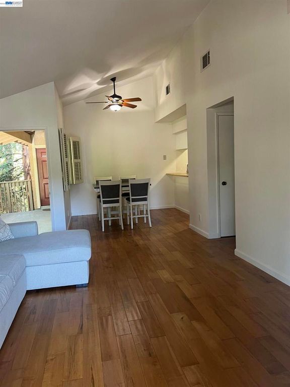 Image 8 of property listing at 5455 Kirkwood Dr C8, Concord, CA 94521