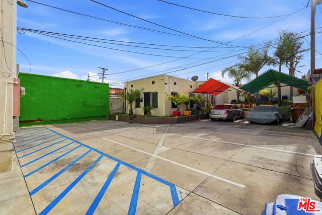 2048 W Florence Avenue, Los Angeles, CA 90047
