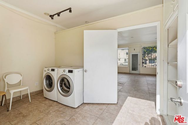 2048 W Florence Avenue, Los Angeles, CA 90047