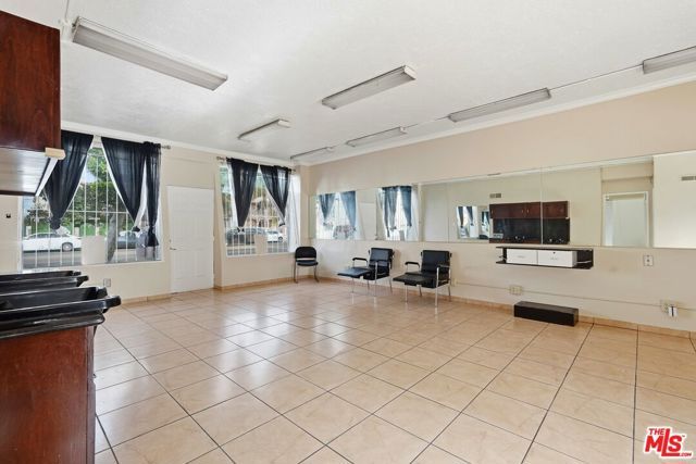 2048 W Florence Avenue, Los Angeles, CA 90047