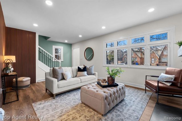 16204 Roselawn Street, Detroit, MI 48221