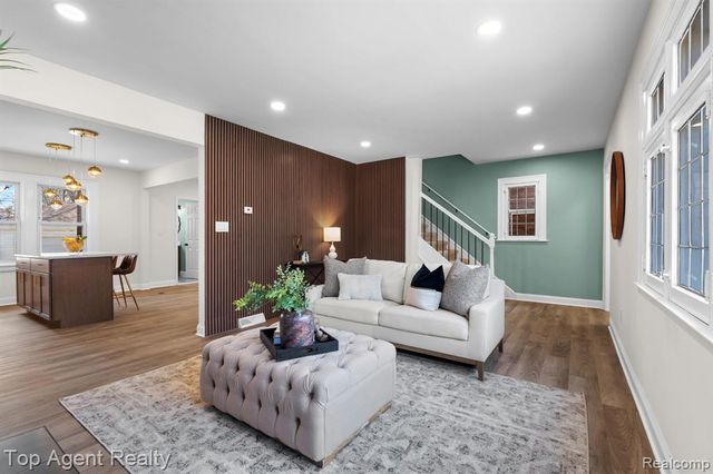 16204 Roselawn Street, Detroit, MI 48221