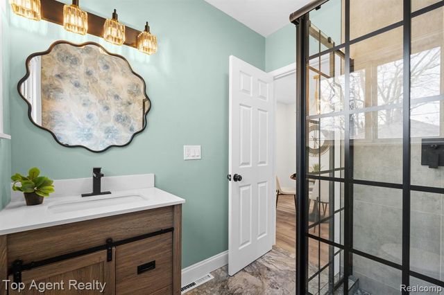 16204 Roselawn Street, Detroit, MI 48221