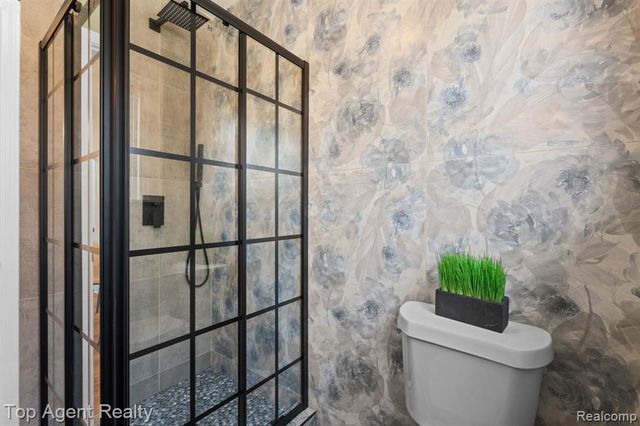 16204 Roselawn Street, Detroit, MI 48221