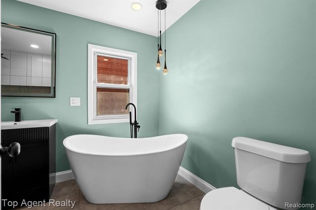 16204 Roselawn Street, Detroit, MI 48221