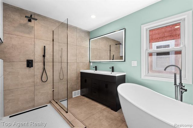 16204 Roselawn Street, Detroit, MI 48221