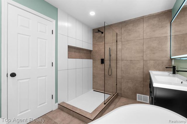 16204 Roselawn Street, Detroit, MI 48221