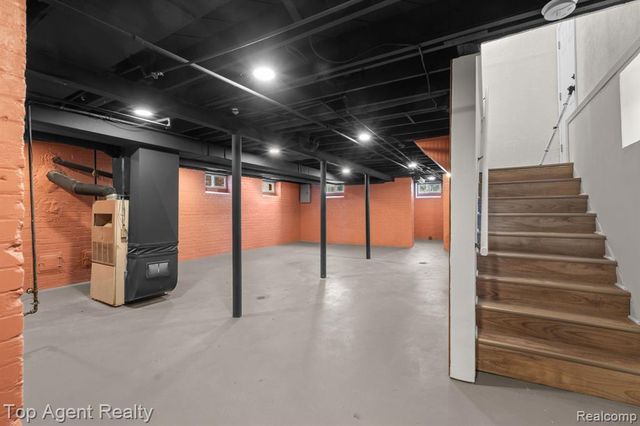 16204 Roselawn Street, Detroit, MI 48221