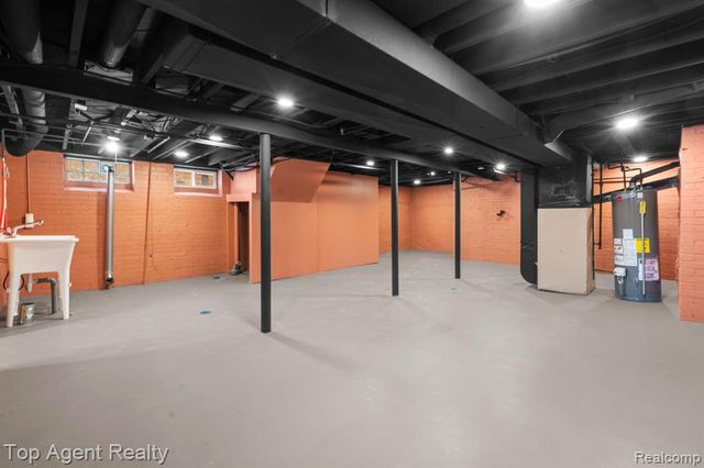 16204 Roselawn Street, Detroit, MI 48221