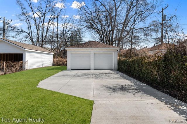 16204 Roselawn Street, Detroit, MI 48221