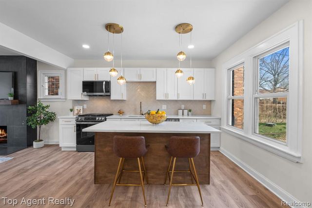 16204 Roselawn Street, Detroit, MI 48221