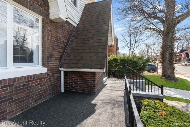 16204 Roselawn Street, Detroit, MI 48221