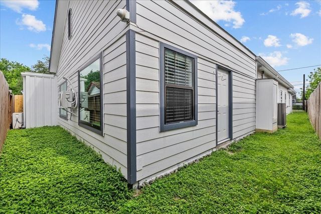 7013 Corsicana Street, Houston, TX 77020