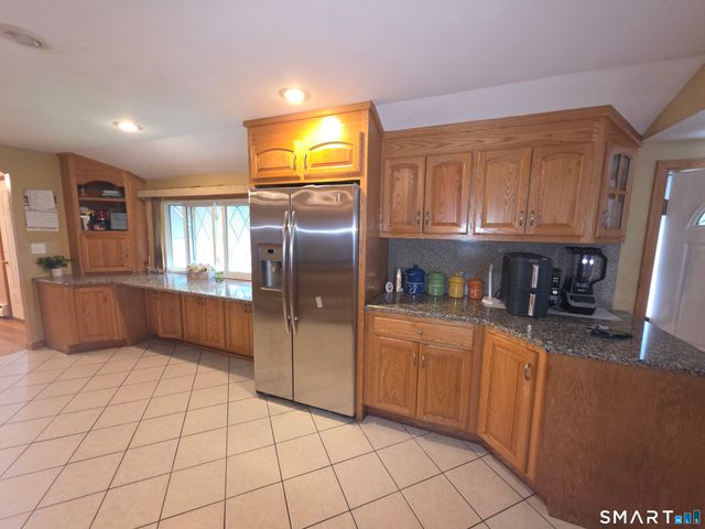 8 Matthew Road, East Hartford, CT 06108